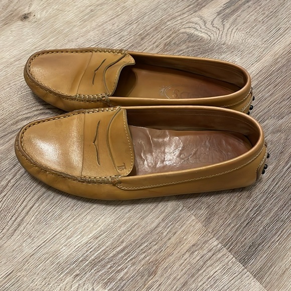 Tod's Gommino Leather Driving Loafers Beige Casual Flats Size EU 37 US 7 - Picture 4 of 7